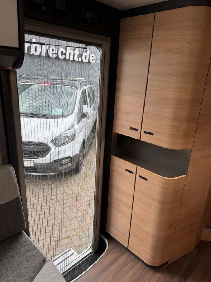 Fahrzeugbild Knaus Live 900 LEG-Aut.-Dachklima-TV-*Opt.Hubstützen #34