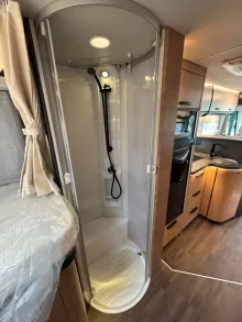 Fahrzeugbild Knaus Live 900 LEG-Aut.-Dachklima-TV-*Opt.Hubstützen #45