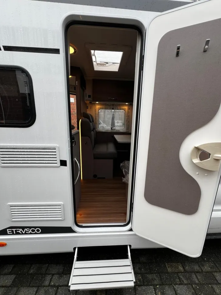 Fahrzeugbild Etrusco V Ford 6.6 SF #12