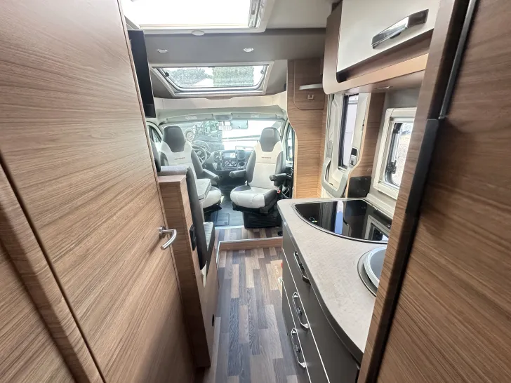 Fahrzeugbild Weinsberg CaraCompact EDITION PEPPER 600 MEG ab 11.2026 Verfügbar #9