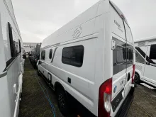 Schräg Hinten Knaus BoxLife 630 ME AHK Navi Rahmenfenst Radträger