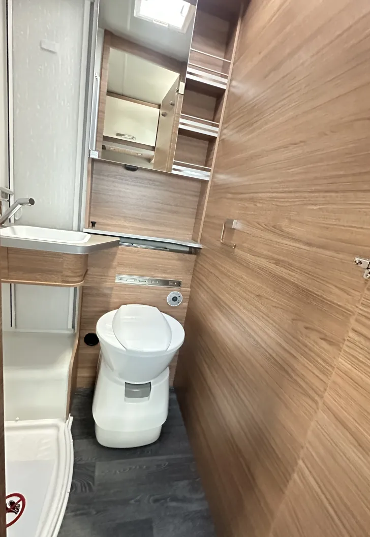 Fahrzeugbild Weinsberg CaraSuite EDITION SPICY 650 MEG Automatikgetriebe #26