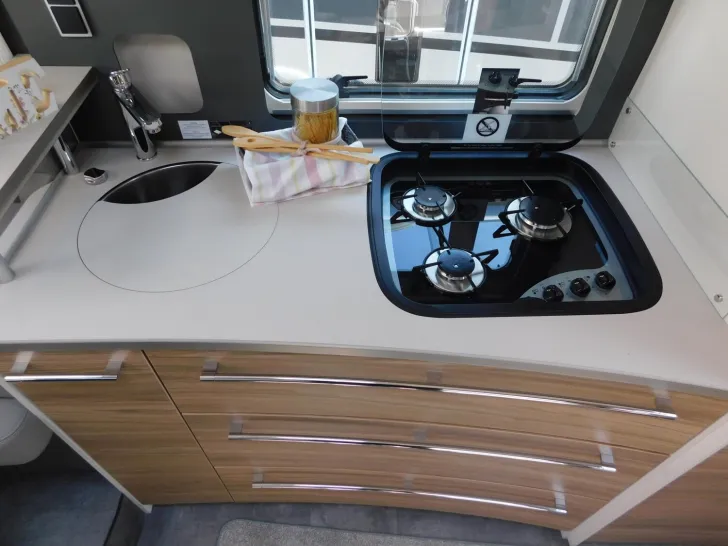 Fahrzeugbild Dethleffs Alpa I 6820-2 Zerhackertoilette+Luftschwingsitze #9