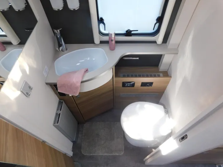 Fahrzeugbild Dethleffs Alpa I 6820-2 Zerhackertoilette+Luftschwingsitze #14