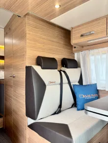 Fahrzeugbild Weinsberg CaraSuite 650 MEG EDITION [SPICY] Hubbett und Rahmenfenster #9