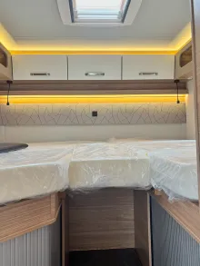 Fahrzeugbild Weinsberg CaraSuite 650 MEG EDITION [SPICY] Hubbett und Rahmenfenster #12