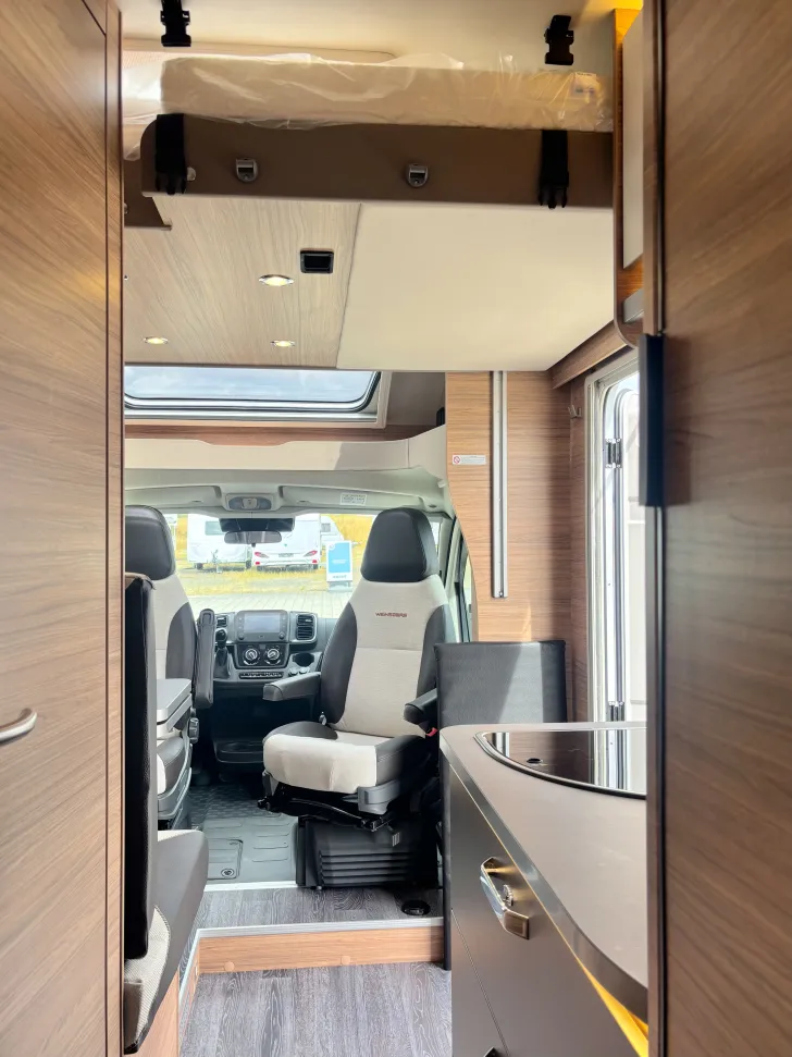 Fahrzeugbild Weinsberg CaraSuite 650 MEG EDITION [SPICY] Hubbett und Rahmenfenster #16