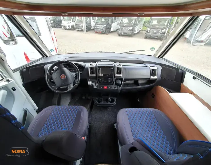 Fahrzeugbild LMC Explorer Sport-Line I 675 G - Black-Line #6