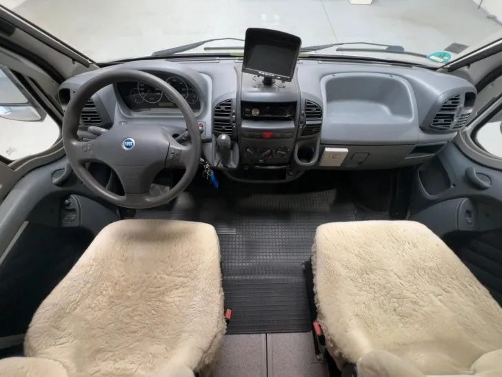 Fahrzeugbild Frankia Comfort Class T 700 / Festbett / Garage /2xKlima #6