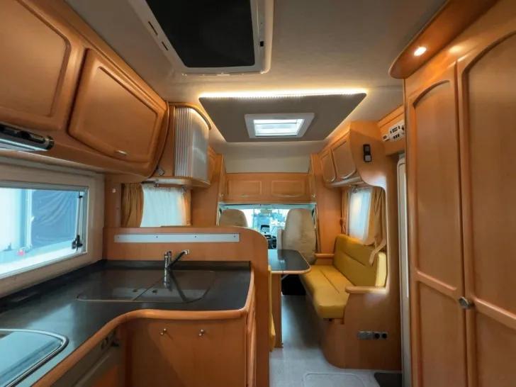 Fahrzeugbild Frankia Comfort Class T 700 / Festbett / Garage /2xKlima #9