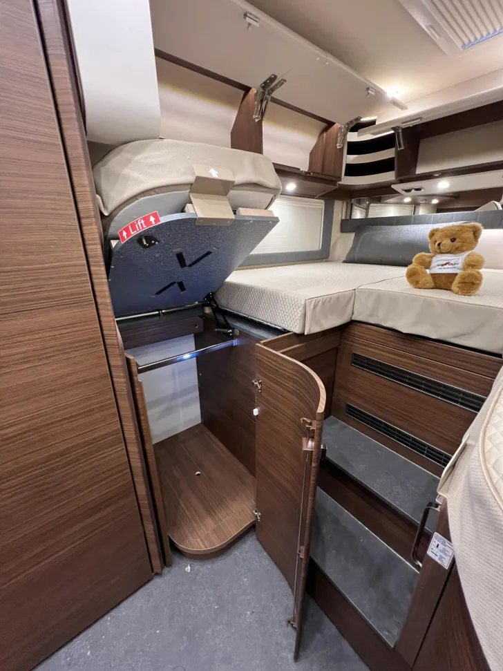 Fahrzeugbild Carthago chic c-line I 5.9 XL LE Mercedes (314) #30