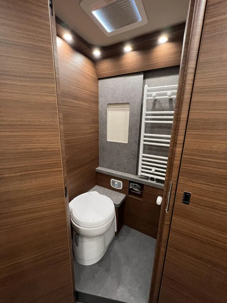 Fahrzeugbild Carthago chic c-line I 5.9 XL LE Mercedes (314) #37
