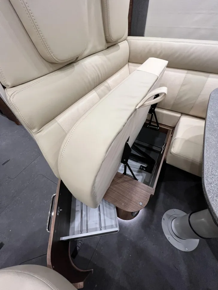 Fahrzeugbild Carthago chic c-line I 5.9 XL LE Mercedes (314) #41