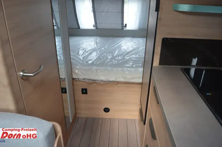 Fahrzeugbild Knaus Südwind 420 QD 60 YEARS Kühlschrank 142l #8