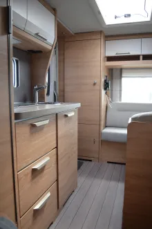 Fahrzeugbild Knaus Südwind 420 QD 60 YEARS Kühlschrank 142l #11
