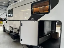 Fahrzeugbild Bürstner Signature SFT 7.0 AT8G+Komfort+Küche #9