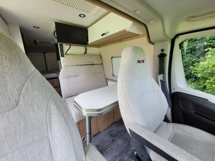 Fahrzeugbild Pilote Van V630J #6