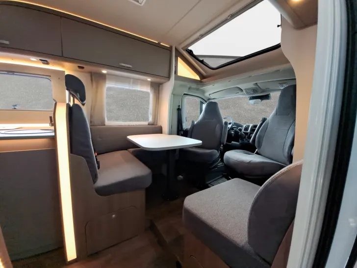 Fahrzeugbild Carado T 447 Pro+, Solar, LTE, TV, 3. Bett, Combi 6 E #10