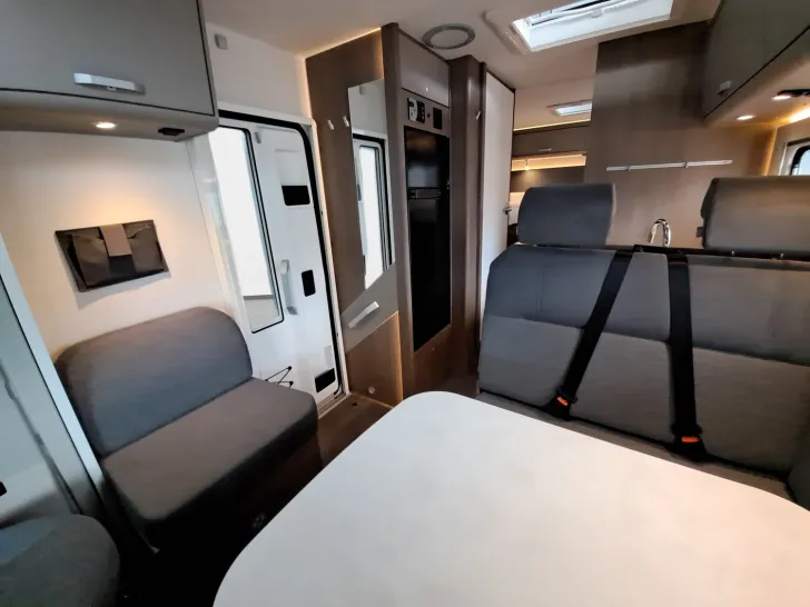 Fahrzeugbild Carado T 447 Pro+, Solar, LTE, TV, 3. Bett, Combi 6 E #13