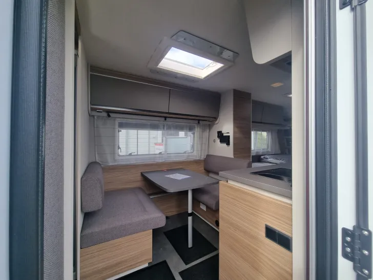 Fahrzeugbild Dethleffs Nomad 490 EST Einzelbetten mit Heckbad #6