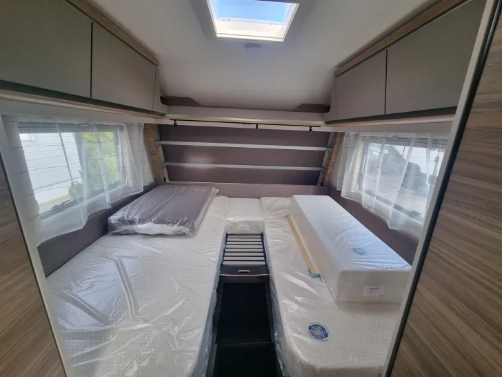 Fahrzeugbild Dethleffs Nomad 490 EST Einzelbetten mit Heckbad #7