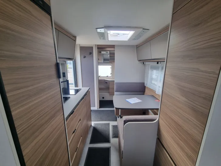Fahrzeugbild Dethleffs Nomad 490 EST Einzelbetten mit Heckbad #8