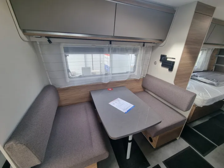 Fahrzeugbild Dethleffs Nomad 490 EST Einzelbetten mit Heckbad #12