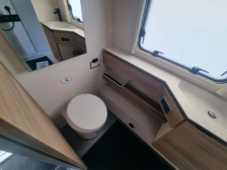 Fahrzeugbild Dethleffs Nomad 490 EST Einzelbetten mit Heckbad #15