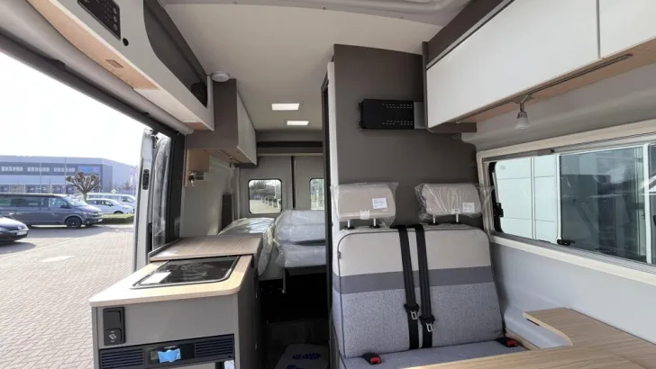 Fahrzeugbild LMC Innovan Ford 592 #9