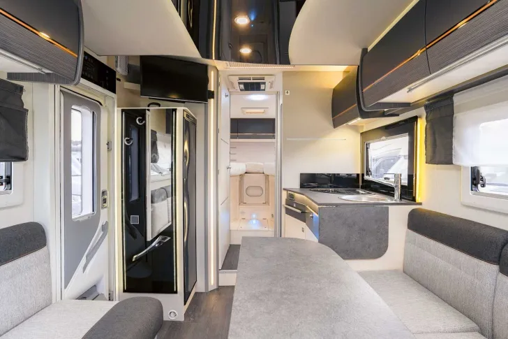 Fahrzeugbild Chausson Teilintegriert 747 GA Klimaanlage / 4.250kg Maxi #10