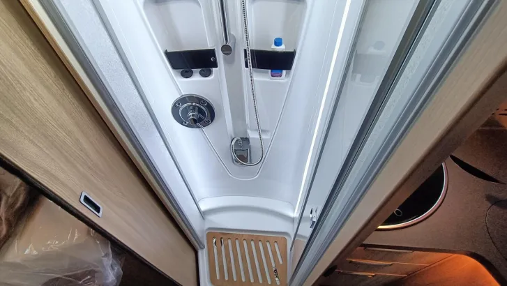 Fahrzeugbild Laika Ecovip L 4009 Oktober 2026 Verfügbar #12