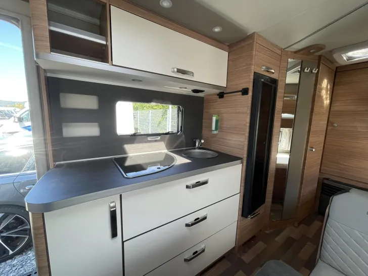 Fahrzeugbild Weinsberg CaraOne EDITION HOT 550 QDK Viel Zubehör #11