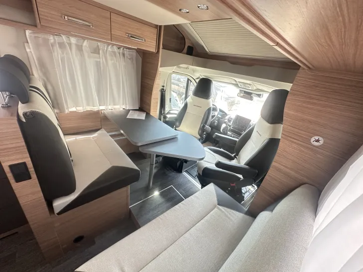 Fahrzeugbild Weinsberg CaraSuite EDITION SPICY 650 MF Automatikgetriebe , Hubbett #12