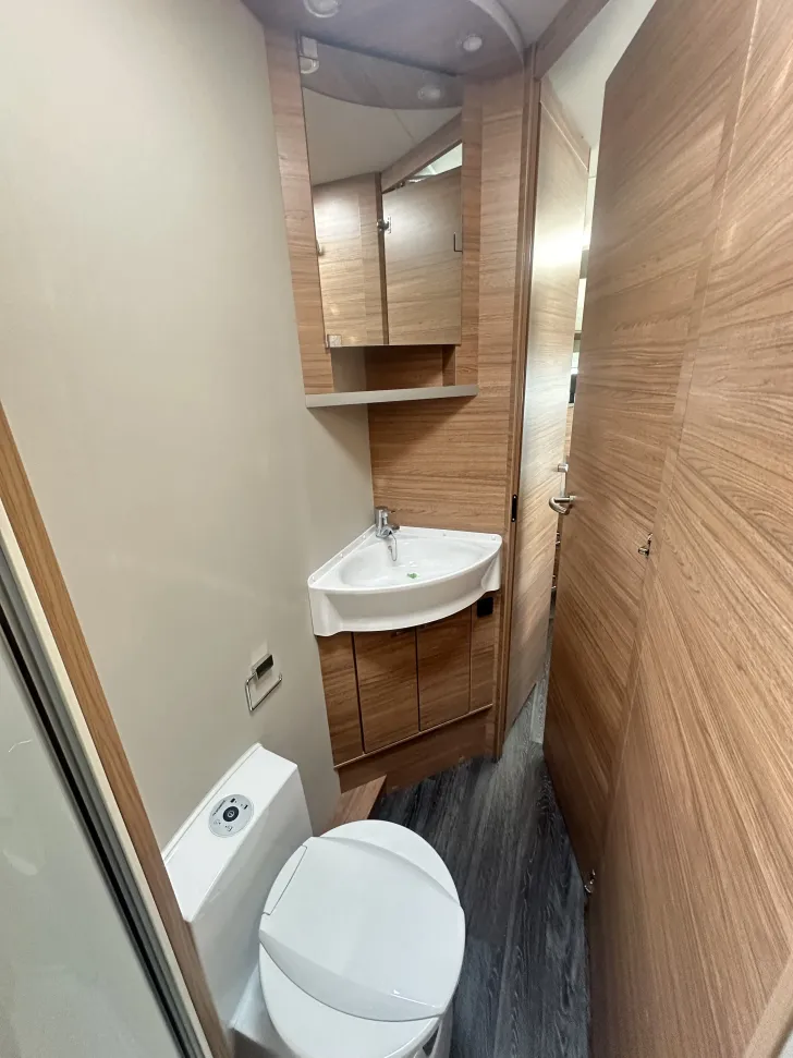 Fahrzeugbild Weinsberg CaraSuite EDITION SPICY 650 MF Automatikgetriebe , Hubbett #21
