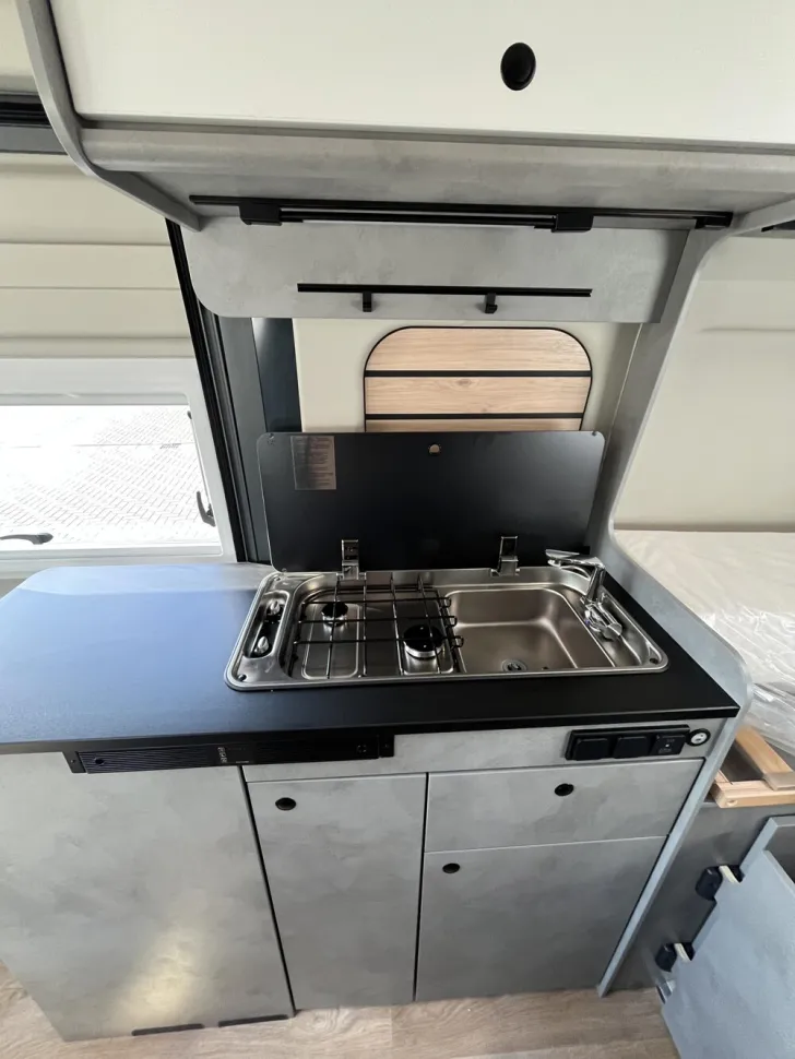 Fahrzeugbild Crosscamp ELMNT 6.4 ES Peugeot #9
