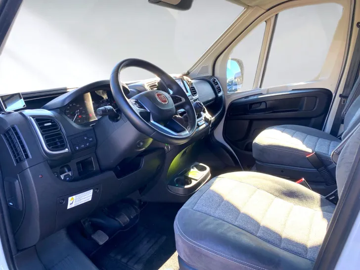 Fahrzeugbild Pössl Vario 545 Fiat 140 PS 3,5T mit 4 Personen #7