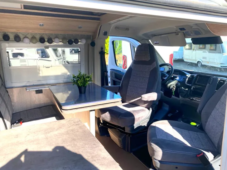 Fahrzeugbild Pössl Vario 545 Fiat 140 PS 3,5T mit 4 Personen #12