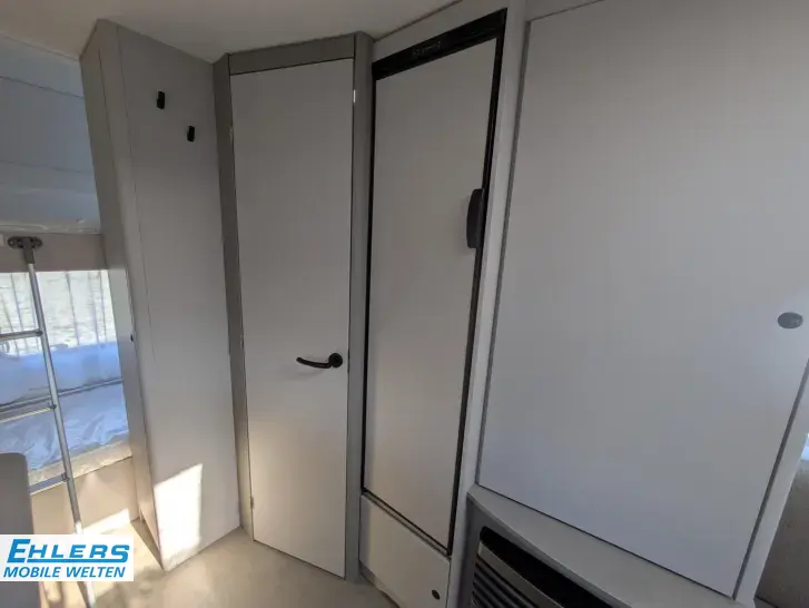 Fahrzeugbild LMC Sassino 470 K 1500kg/Antischlingerkupplung/Etagenbetten/GFK #9