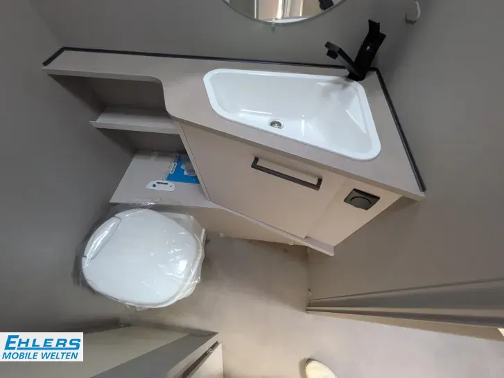 Fahrzeugbild LMC Sassino 470 K 1500kg/Antischlingerkupplung/Etagenbetten/GFK #18