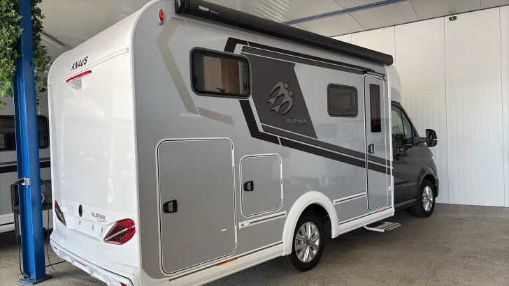 Schräg Hinten Knaus Van TI Plus 650 MEG Platinum Selection Sofort verfügbar