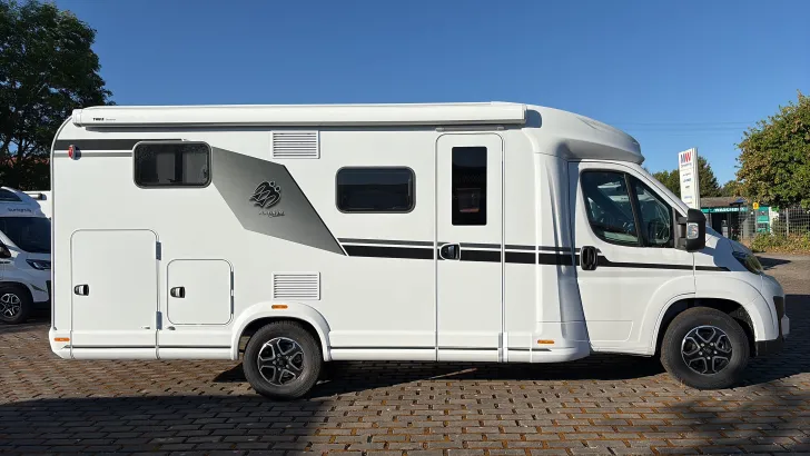 Seitlich Knaus L!VE TI 650 MEG Platinum Selection Sofort verfügbar
