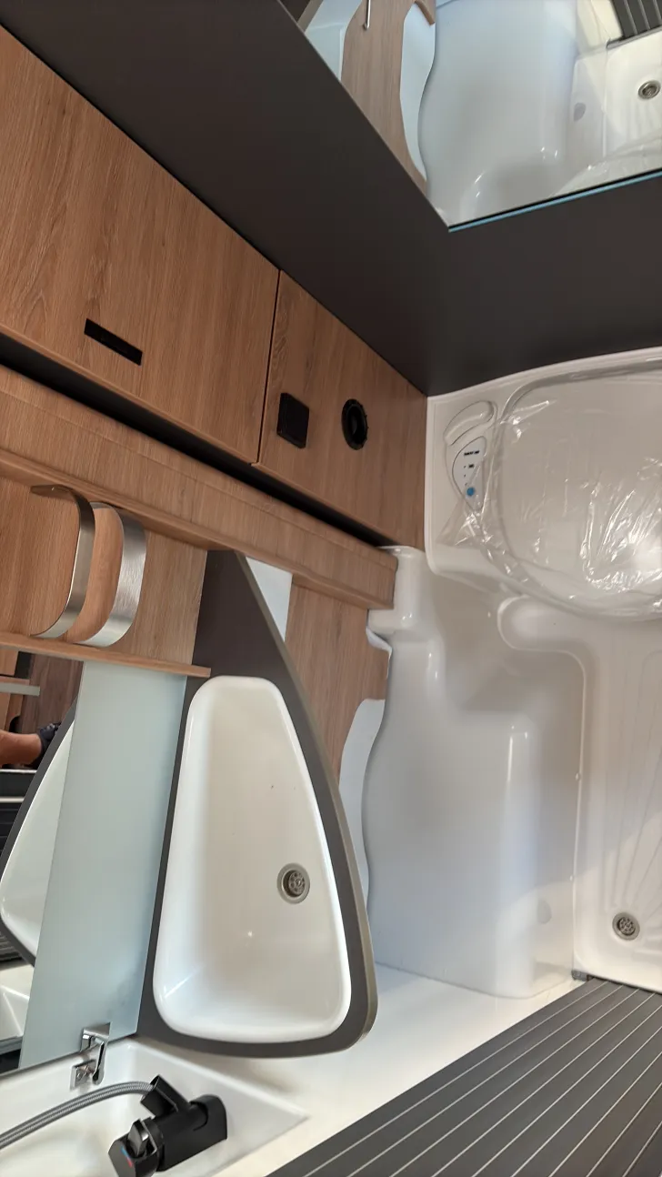 Toilette Knaus L!VE TI 650 MEG Platinum Selection Sofort verfügbar