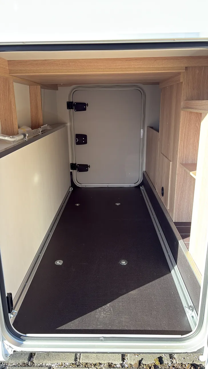 Heckgarage Knaus Sky TI 650 MEG Sondermodell