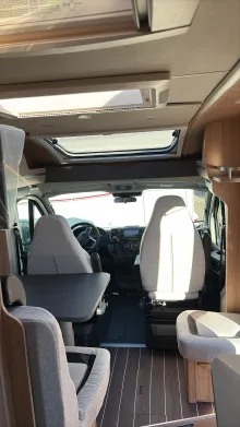Sicht vorne-hinten Knaus Sky TI 650 MEG Sondermodell