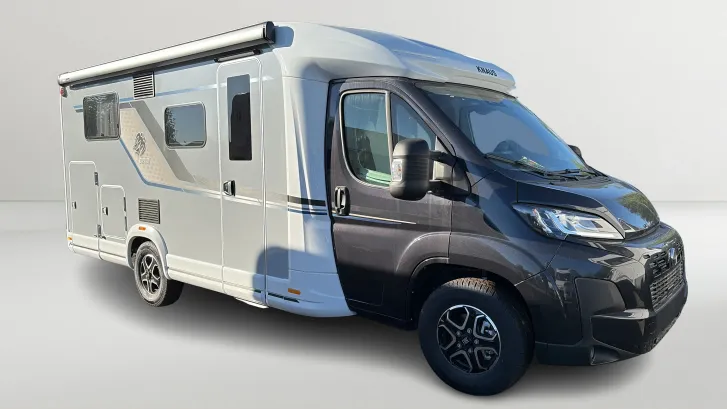 Schräg Vorne Knaus Sky TI 650 MEG Sondermodell