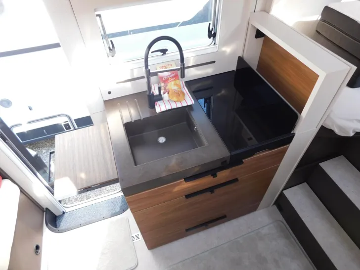 Fahrzeugbild Bürstner Signature SFT 7.0 Festtank-Toilette+Combi6E+Navi #11