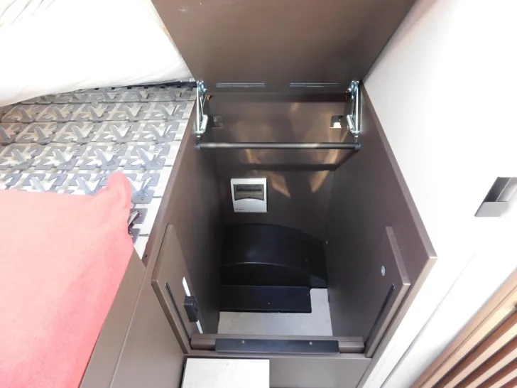 Fahrzeugbild Bürstner Signature SFT 7.0 Festtank-Toilette+Combi6E+Navi #17