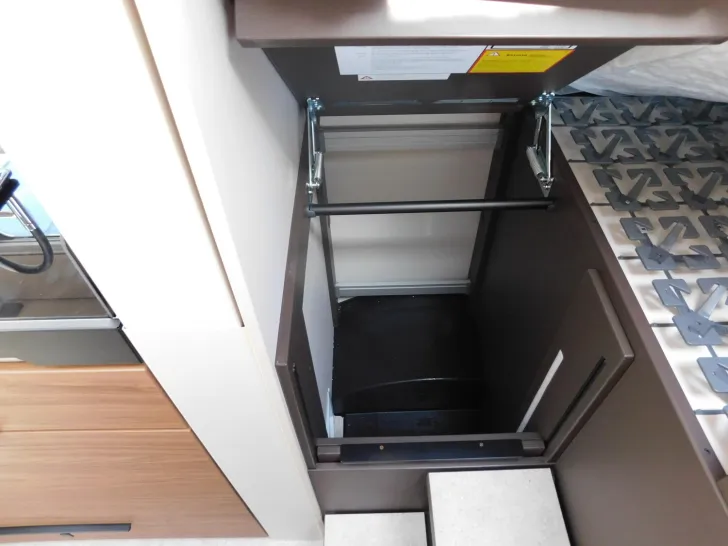 Fahrzeugbild Bürstner Signature SFT 7.0 Festtank-Toilette+Combi6E+Navi #18