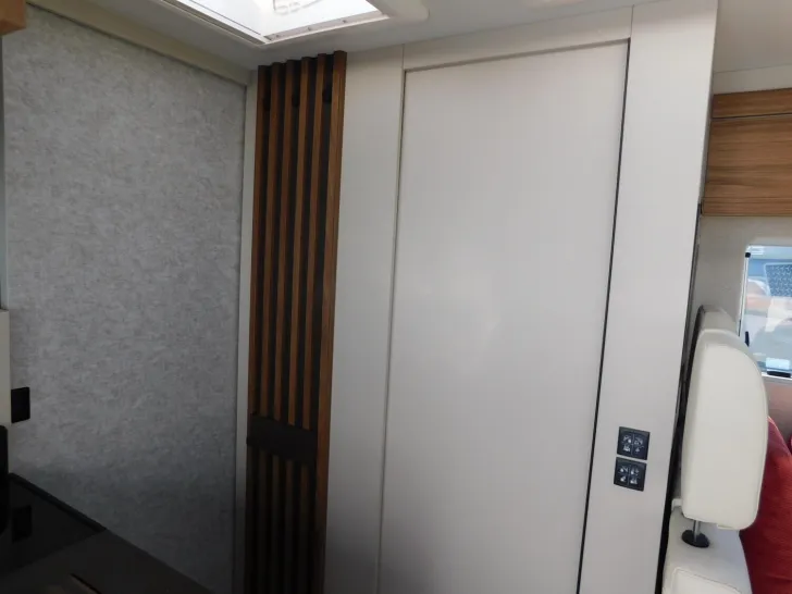 Fahrzeugbild Bürstner Signature SFT 7.0 Festtank-Toilette+Combi6E+Navi #20