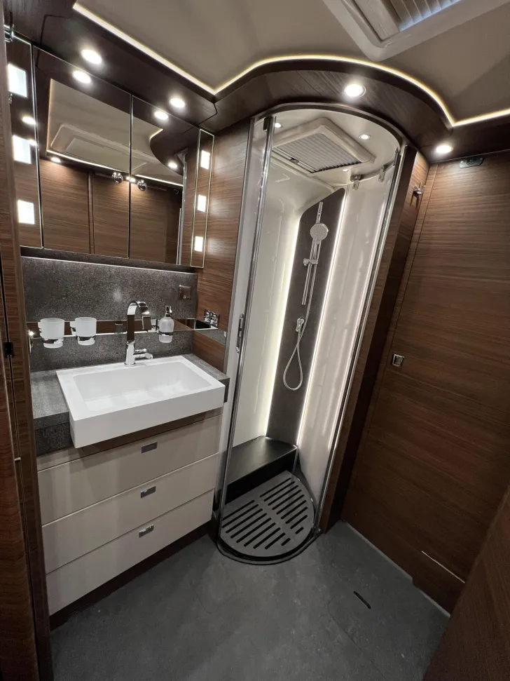 Fahrzeugbild Carthago chic c-line I 5.9 XL LE Strategic Buy (315) #34